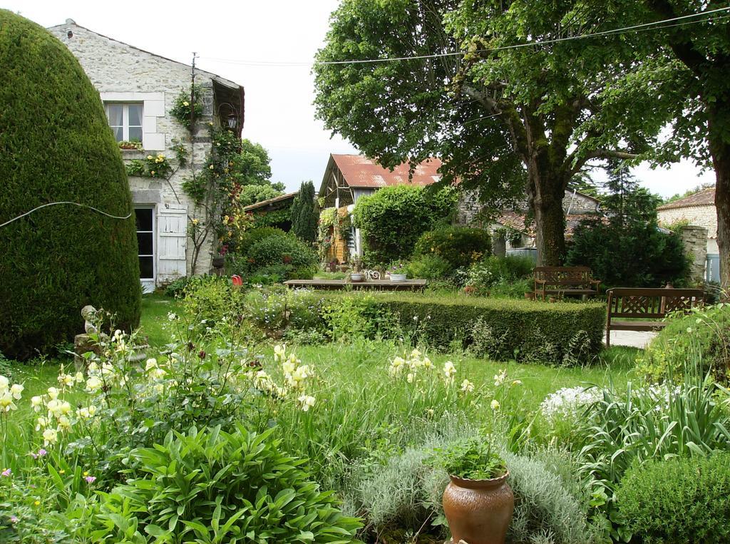 A L'Antan - La Ferme D'Octave Bed & Breakfast Saint-Hilaire-de-Villefranche ภายนอก รูปภาพ