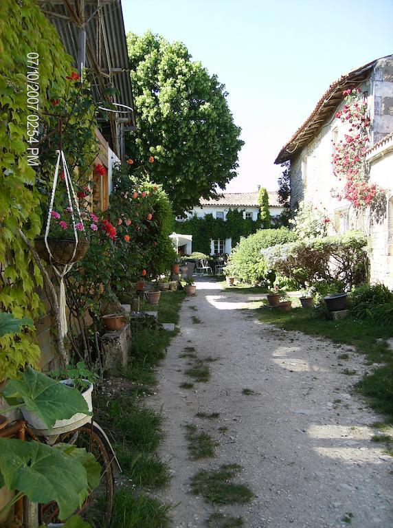 A L'Antan - La Ferme D'Octave Bed & Breakfast Saint-Hilaire-de-Villefranche ภายนอก รูปภาพ